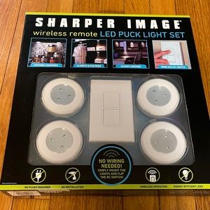 SHARPER IMAGE Wireless Remote LED Puck Light Set